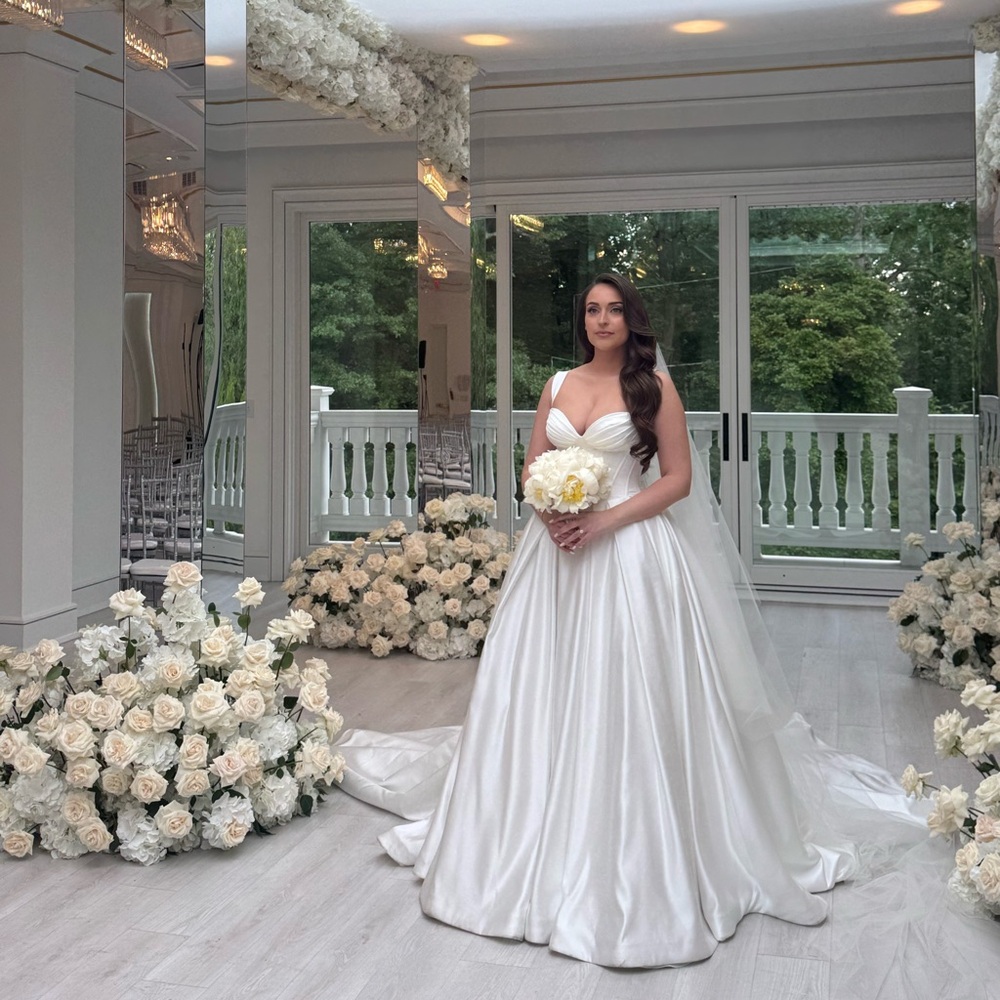 Elegant White Wedding Dress and Veil